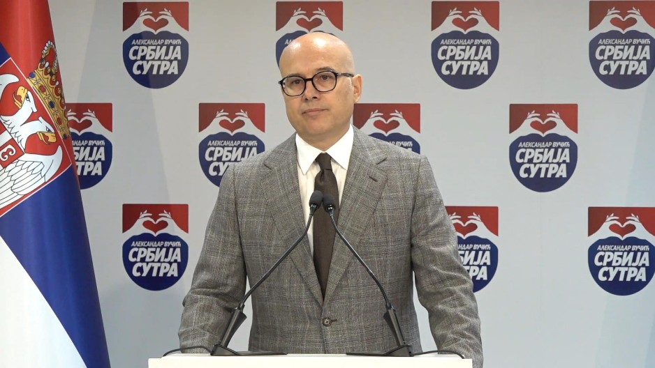 "NAPALI SU POLICIJU DIVLJAČKI, KUKAVIČKI" Obratio se predsednik SNS-a: Kao vampiri su izašli i krenuli na naše postorije... (VIDEO)