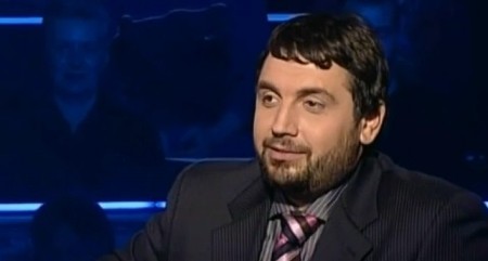 NEPREPOZNATLJIV! Voditelj kviza "Milioner" nestao sa TV-a, a sada izgleda ovako (FOTO)