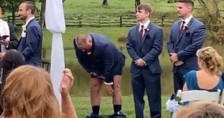 NEVIĐENA SRAMOTA NA SVADBI! Kum “pao” bez pantalona – gosti u histeriji, mlada u šoku