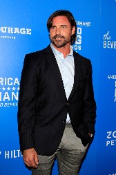 MUŽ PRELEPE GLUMICE IZNEO JEZIVE OPTUŽBE „Vara me, zavisna je od lekova, a da znate tek šta sam joj našao u mobilnom!“