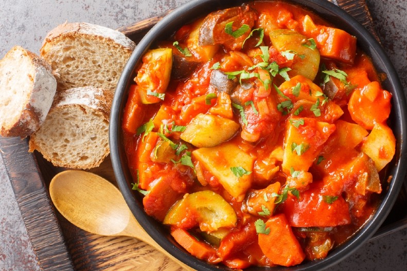 MANASTIRSKI PAPRIKAŠ Ovako ga prave monasi na Hilandaru, svaki zalogaj je raj za nepca