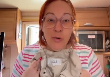 KUPILA POLOVNU JAKNU ZA SIĆU, A ONDA JE DOŽIVELA ŠOK Zavukla ruku u džep i prebledela, nije mogla da veruje ŠTA JE NAŠLA! (VIDEO)