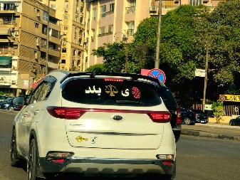 OVAKO NEŠTO MOŽE DA SMISLI SAMO BALKANAC Vozio se kroz grad, a svi su mu gledali ZADNJI DEO – kad vidite zašto, UMREĆETE OD SMEHA! (FOTO)