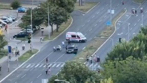 OVO JE SAD I TEROR NAD TEŠKO BOLESNIMA! Zgubidani blokirali kola Hitne pomoći na Novom Beogradu (VIDEO)