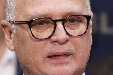 HITNO OPERISAN GORAN VESIĆ