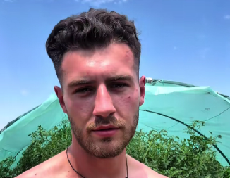 FARMER IZ BIJELJINE ZALUDEO ŽENE Uzgaja odličan paradajz i lep je kao lutka – ali, komentari su totalni hit (VIDEO)