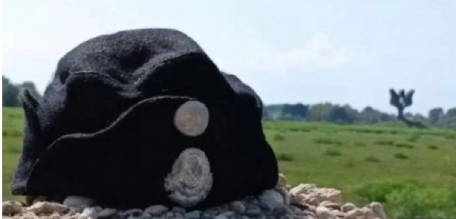 JEZIVA PORUKA HRVATA: „Pozdrav iz Jasenovca“ uz ustašku kapu pred godišnjicu „Oluje“ (FOTO)