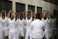 "DOBRODOŠLI U PAKAO, JEDINI IZLAZ JE U CRNOJ VREĆI" Ovo su reči koje prvo čuju kada pređu "prag" (FOTO)