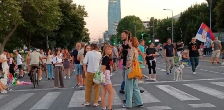 NI MRTVI IM NISU SVETI! Blokaderi izazivaju sukobe baš na dan srpskog stradanja!