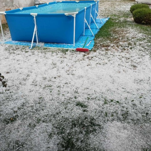 POČELO SNAŽNO NEVREME U SRBIJI  Ovde tuče jak grad!