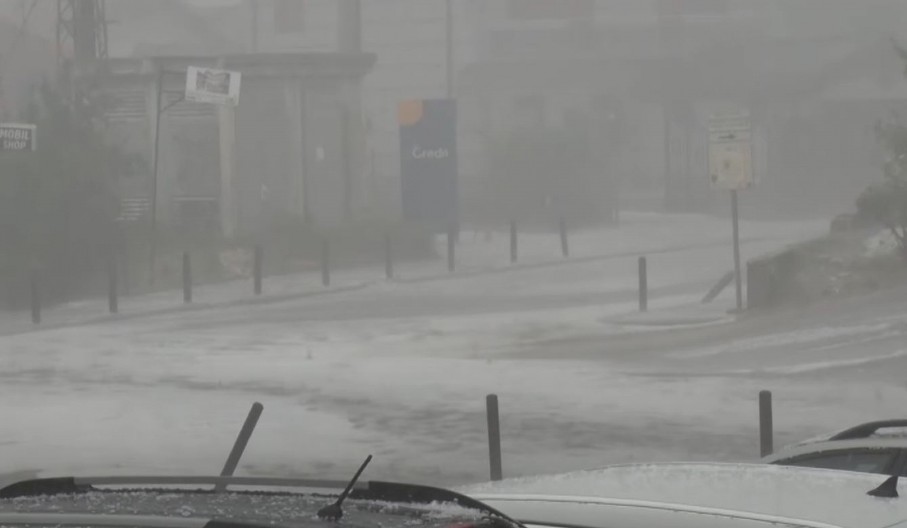 GRAD PLJUŠTI PO ULICAMA! Počelo žestoko nevreme u Srbiji, RHMZ izdao hitno upozorenje!