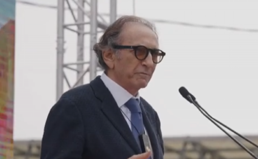 CEPTER RUŠI SRBIJU I SRPSKO OBRAZOVANJE Sad slavi ćerkino diplomiranje u Londonu - A NOVA TO ZDUŠNO PRATI