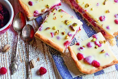 NEODOLJIVI TART SA BELOM ČOKOLADOM Pravi se maltene sam, a polovina nestane dok trepnete