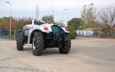 TRAKTOR BEZ VOZAČA Kina napravila mašinu koja sama ore, seje i prska (VIDEO)