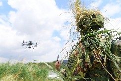 VOJSKA SRBIJE NA OBLAČINSKOM JEZERU! Podignuti dronovi, specijalci sa snajperima kamuflirani na obali!