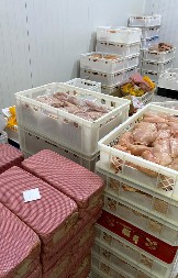 OTAC I SIN UHAPŠENI ZBOG ZARAŽENOG MESA Prodali 40 tona piletine uprkos zabrani! (FOTO)