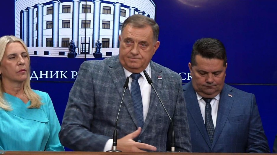 "A ŠTA AKO ODBIJEM?" Oglasio se Dodik uoči rasprave o njegovom mandatu