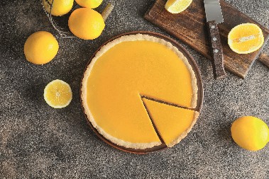 TART SA LIMUNOM OSVEŽAVA U TRENU Lagan i sočan, savršen za vrele letnje dane