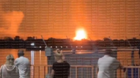 RUSI GRUNULI RAKETE BLIZU RUMUNSKE GRANICE! Plamen pretvorio noć u dan, Rumuni samo stoje i gledaju KATASTROFU par kilometara dalje (VIDEO)