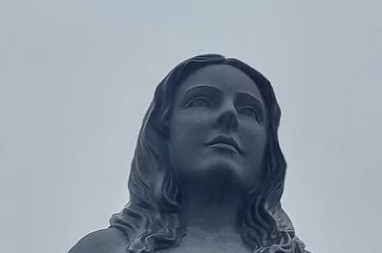 STATUA VELIKE SIRENE U DANSKOJ BIĆE UKLONJENA Mnogima smeta njen izgled - nazivaju je ružnom, provokativnom i uvredljivom