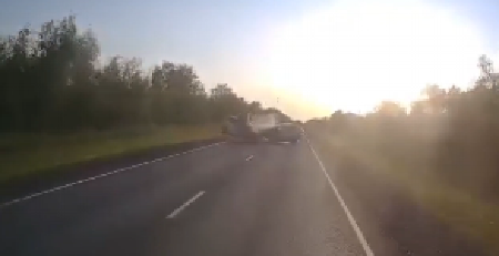 TEŽAK SUDAR NA PUTU! Ima povređenih, užas u Rusiji (UZNEMIRUJUĆ VIDEO)