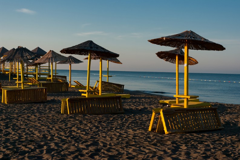TUČA NA NUDISTIČKOJ PLAŽI! Dvojica zaskočila Turčina, pa pobegli!
