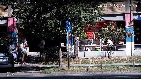 OPOZICIONI MEDIJI OPET IZVRĆU ISTINU! Za njih su separatističke bande “građani”, a srpska trobojka im je bedni grafit