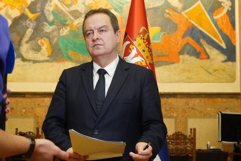 "DOBIO JE LOŠU OCENU, PA SE SAKRIO U TRŽNOM CENTRU!" Ivica Dačić otkrio razlog nestanka dečaka (11) u Beogradu!