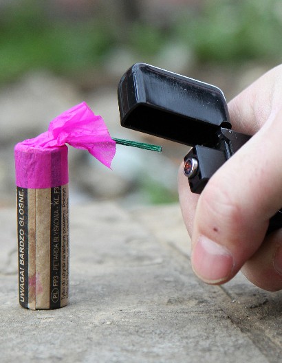 KO BACI PETARDU DRAKONSKA KAZNA Gradovi uvode zabrane za novogodišnje veče