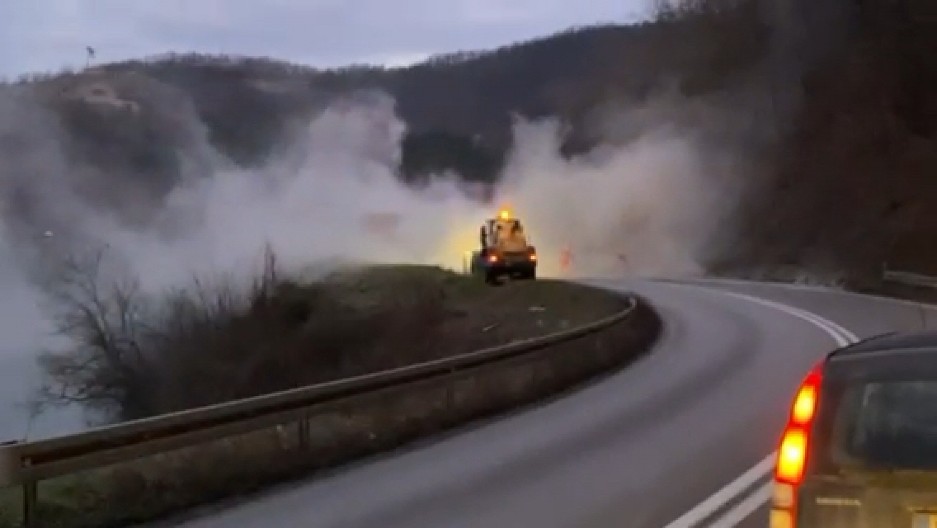 ZAPALIO SE AUTOBUS PUN PUTNIKA! Opšti haos na magistralnom putu!