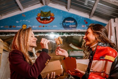 STREET FOOD „VRAČARAC“ DONOSI PRAZNIČNI DUH U SRCE VRAČARA