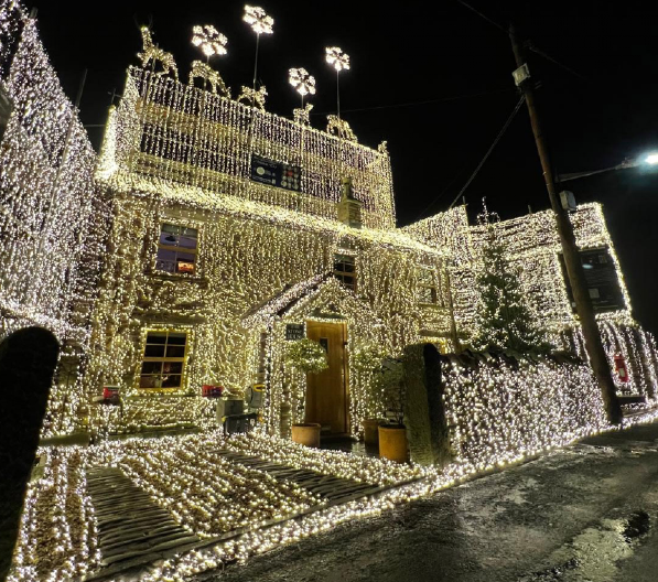 150.000 LAMPICA I 24/7 SVETLA Hoće li ova božićna instalacija povećati račune za struju ili spasiti živote?