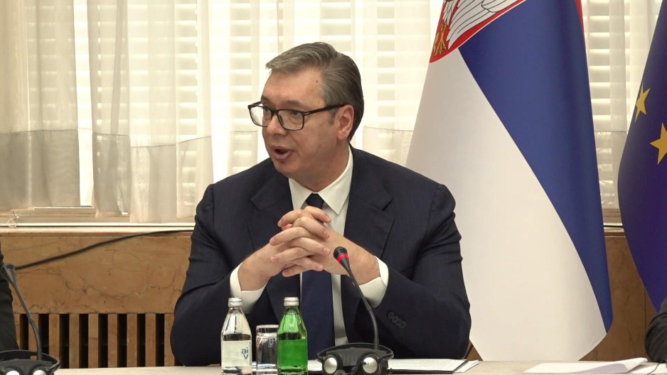 ''KO STE VI DA VODITE BILO ČIJE DETE NA ULICU, PO KOM ZAKONU JE TO DOZVOLJENO?'' Predsednik Vučić o zloupotrebi dece