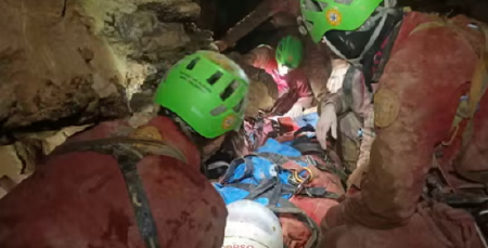 ZAROBLJENA 580 METARA POD ZEMLJOM Speleološkinja ponovo u životnoj opasnosti, društvene mreže besne zbog njenog ponašanja! (VIDEO)