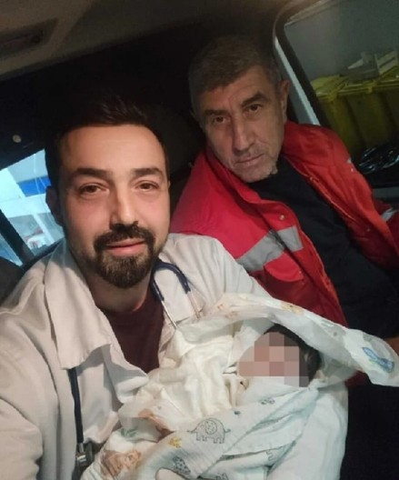 PRVI PUT JE ZAPLAKALA U KONTEJNERU Evo kako je sada beba koju je majka bacila u đubre