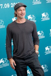 BRED PIT NAPUNIO 61 GODINU! Evo zbog čega izgleda duplo mlađe, jedna namirnica je neizostavna na  njegovom stolu