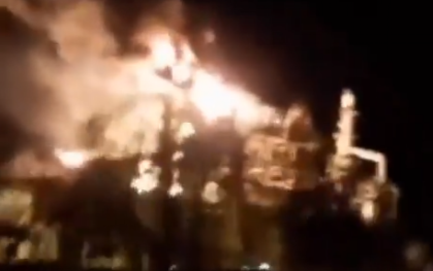 GORI RUSIJA, SVUDA ODJEKUJU EKSPLOZIJE! U plamenu nestaje jedna od najvećih rafinerija (VIDEO)