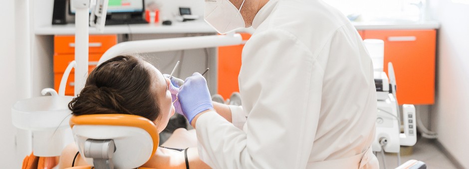 ZOVU GA "TIHI UBICA", ALI GA MOGU UOČITI I STOMATOLOZI Teško ćete sami videti upozoravajuće znakove, ali evo kako u ustima može da se vidi problem sa holesterolom