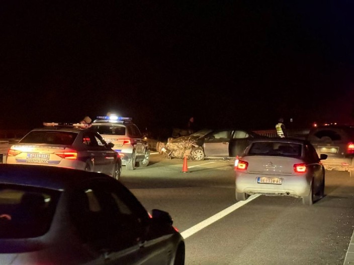 SEDAM VOZILA SE SUDARILO NA OBILAZNICI OKO BEOGRADA Jedna osoba teže povređena