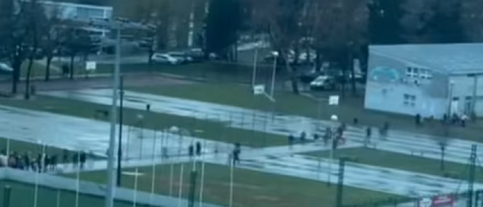 UŽAS! DECA BEŽE U PANIČNOM STRAHU IZ OSNOVNE ŠKOLE Prvi snimak horor napada u Hrvatskoj (VIDEO)