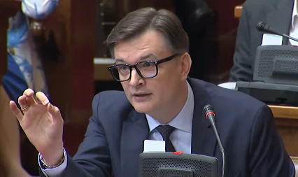 "DRAGAN ĐILAS JE KAO DOKTOR DŽEKIL I GOSPODIN HAJD"  Jovanov razbucao opozicionara: Noću obuče farmerke i crnu jaknu...