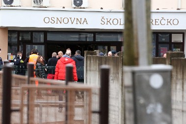 UČITELJICA IZBODENA VIŠE PUTA U GRUDI Spasavala đake od napadača u Zagrebu pa teško ranjena