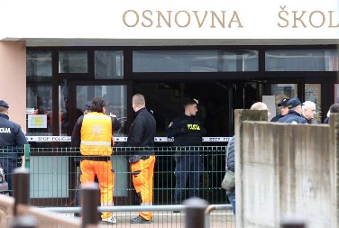 "VIDELI SU KRV I STRADALU UČITELJICU" Majka dece kroz suze opisala horor scene kod škole u Zagrebu