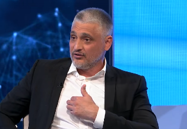 ONA IH JE SPOJILA! Poznata Srpkinja je kumovala ljubavi Čede i Jelene: ''Nemoj da gubiš vreme sa curama po Beogradu''