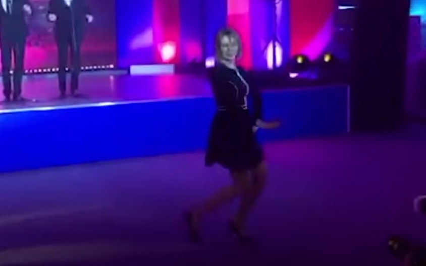 POJAVIO SE VREO SNIMAK MARIJE ZAHAROVE! Plesala uz rusku pesmu Kalinku i ZAPALILA Internet! (VIDEO)