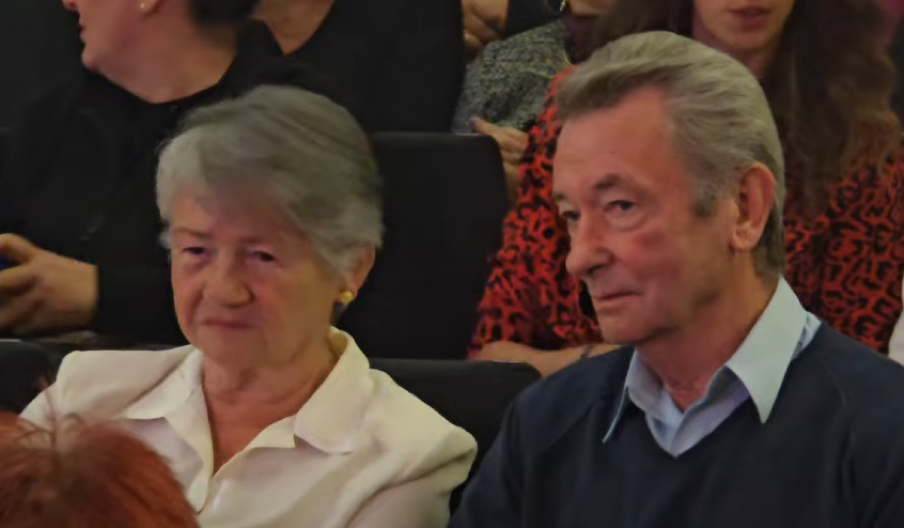 OVO SU RODITELJI NAŠE PEVAČICE! Njene hitove znate, imala je ulogu u popularnoj seriji, a kao voditeljka ima žustra pitanja za goste