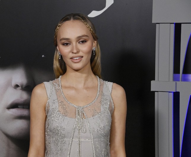 ONA JE NA CRVENOM TEPIHU BILA GLAVNA ZVEZDA  Ćerka Džonija Depa izdominirala, a evo zašto su baš sve oči bile uprte u nju