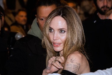 SRPKINJE SU ZALJUBLJENE U ANĐELININU TORBU Nema boljeg modela za svaki dan, šta god da vam treba stavite unutra, bez opterećenja