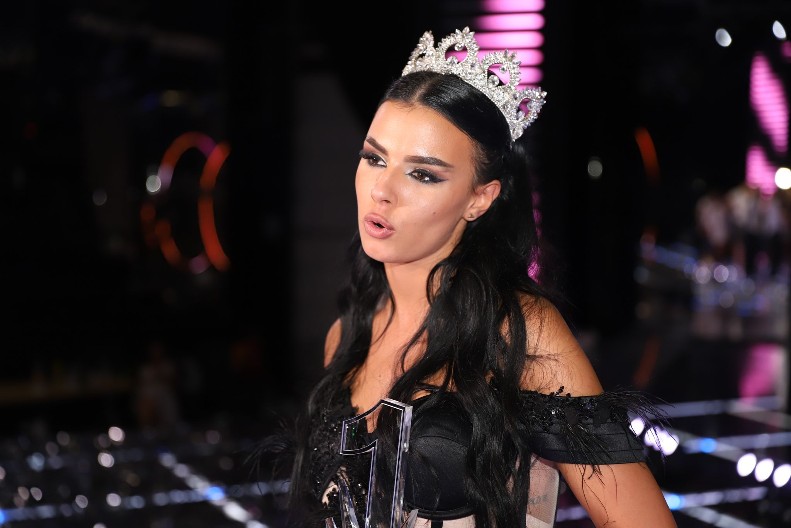 ANITA OBJAVILA PORUKU O SAMOUBISTVU! Pobednica Elite završila u bolnici zbog nasilja, sada zabrinula javnost!