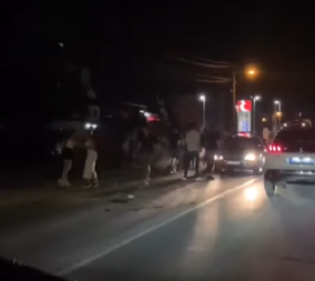 GRUPA HULIGANA PRESRELA DVA KLINCA U ZEMUNU  Razloga napada je BANALAN
